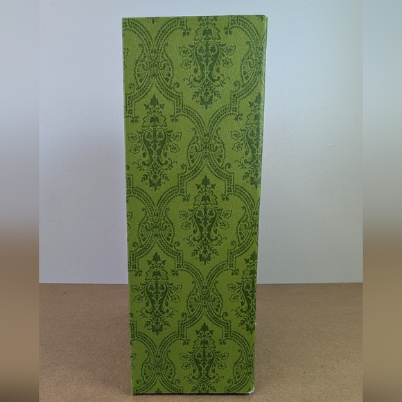 Gucci Gift Box, Green Embossed Patterning - Picture 2 of 16